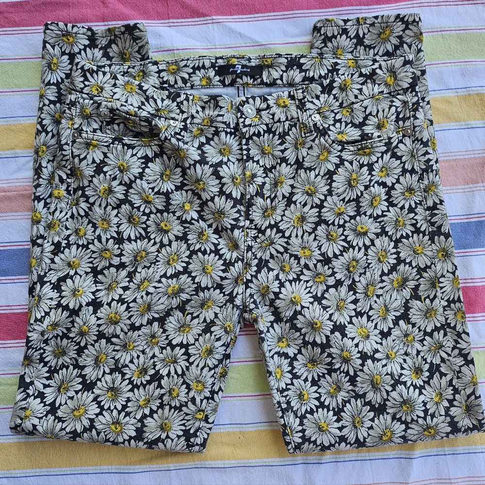 7 For All Mankind Black With Daisy Floral Pattern Women's Jeans